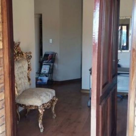 Budias Guest House Kempton Park Exterior foto